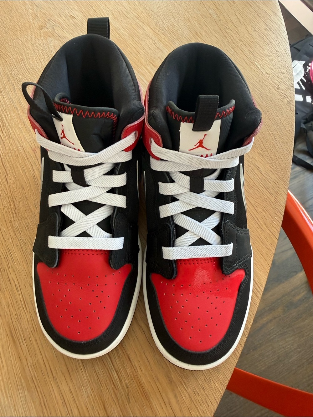 Jordan 1 Mid RM EasyOn
Black White University Red